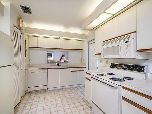 4th image of 632 Linden Dr