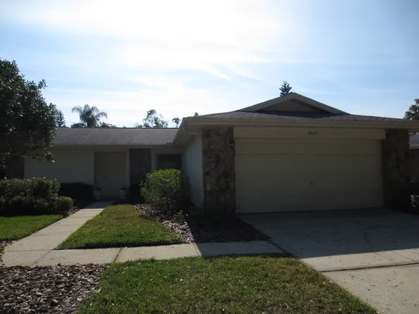 2820 Lomond Dr, Palm Harbor, FL 34684