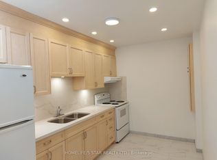 2921 Dufferin St #1-W04, North York, ON M6B 3S7