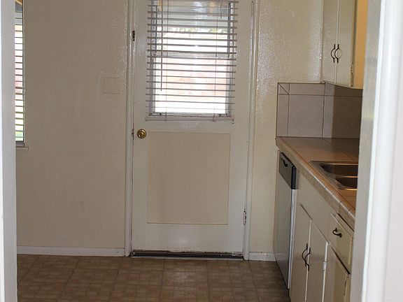 4th image of 301 E Terrace Dr