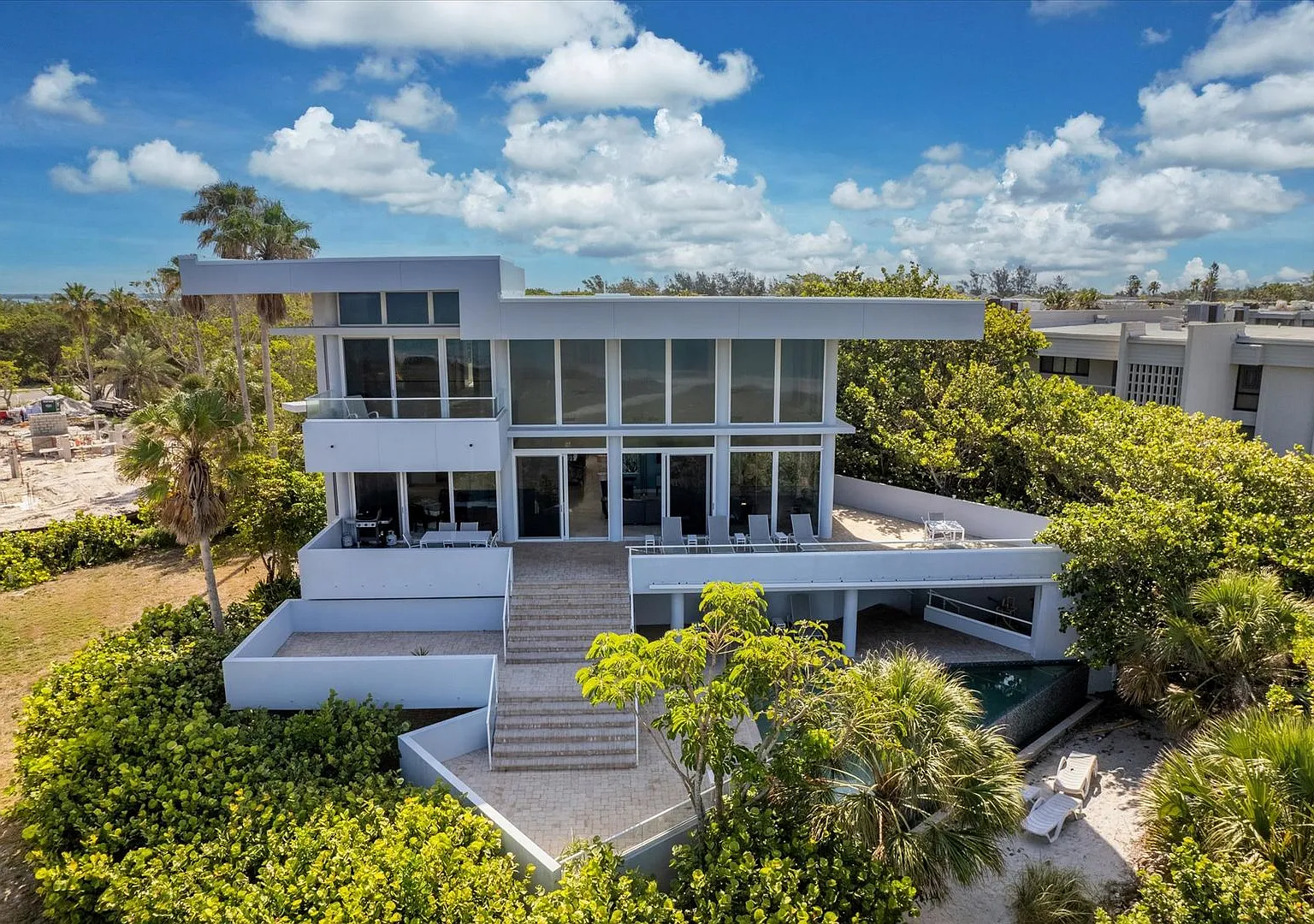 Beach Access & Gulf Views From This Incredible Luxury Home on Longboat Key — Photo 4