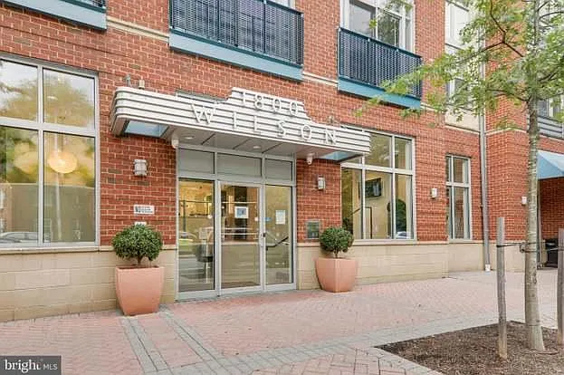 1 bed, 692 sqft, $2,200 — Photo 2