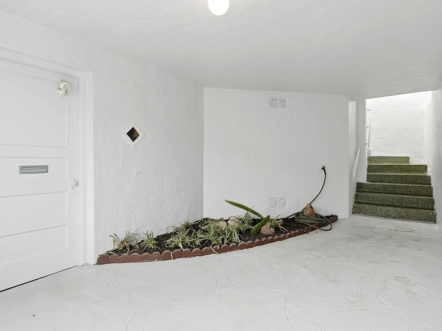2 bed, 1175 sqft, $6,000 — Photo 2