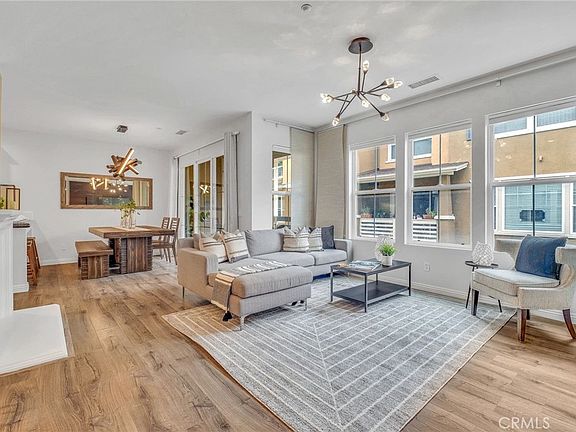 4th image of 1800 Oak St Unit 328