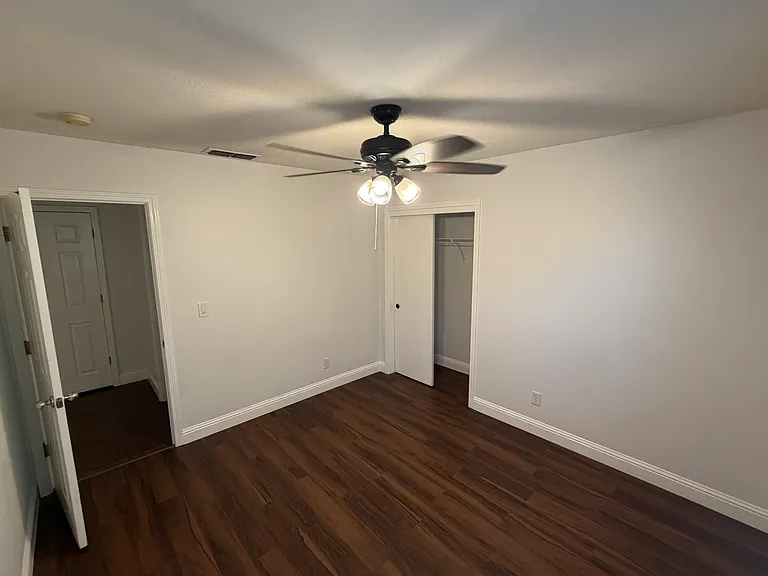 6295 N Babigian Ave — Photo 5