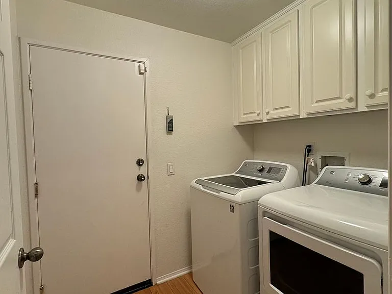 616 E Walnut St — Photo 37