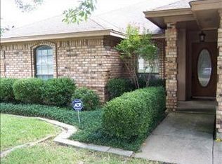 6209 Lotus Dr, Arlington, TX 76001