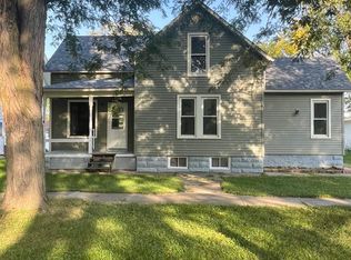106 S Lubeck St, Holstein, IA 51025