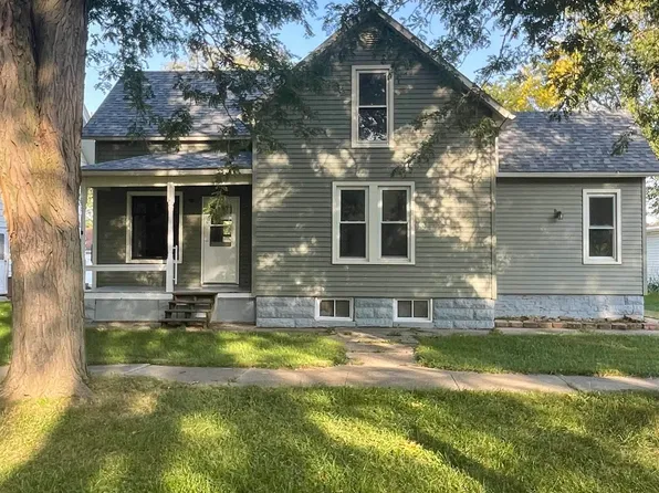 106 S Lubeck St, Holstein, IA 51025