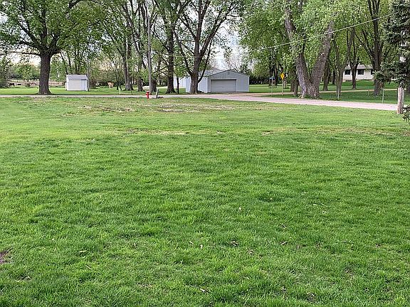 Corner lot, NW of house