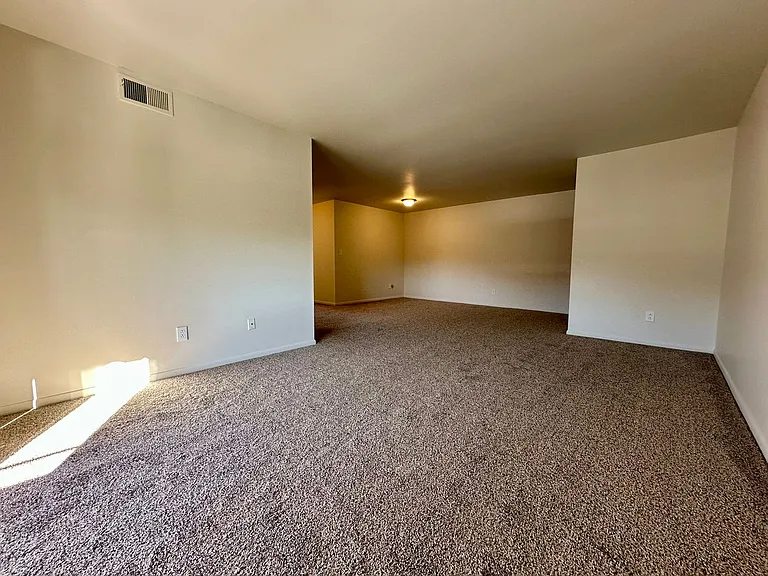 360 Maryland Ave — Photo 107