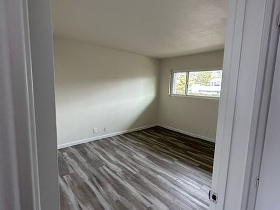 4th image of 671 Glenneyre St #10
