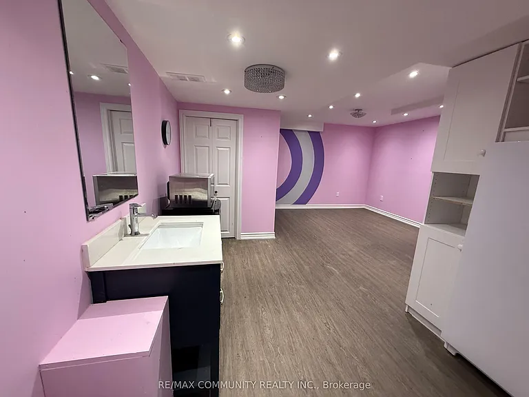 11 Barden Cres #B1 — Photo 4