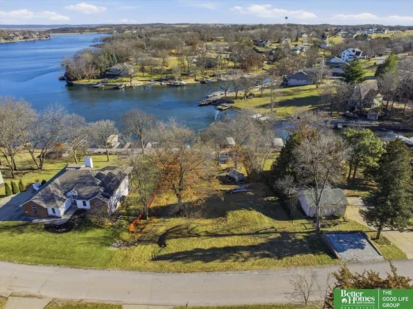 9113 Murray Dr, Plattsmouth, NE 68048