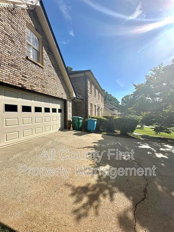 Building Photo - 5621 Shadow View Dr #5621