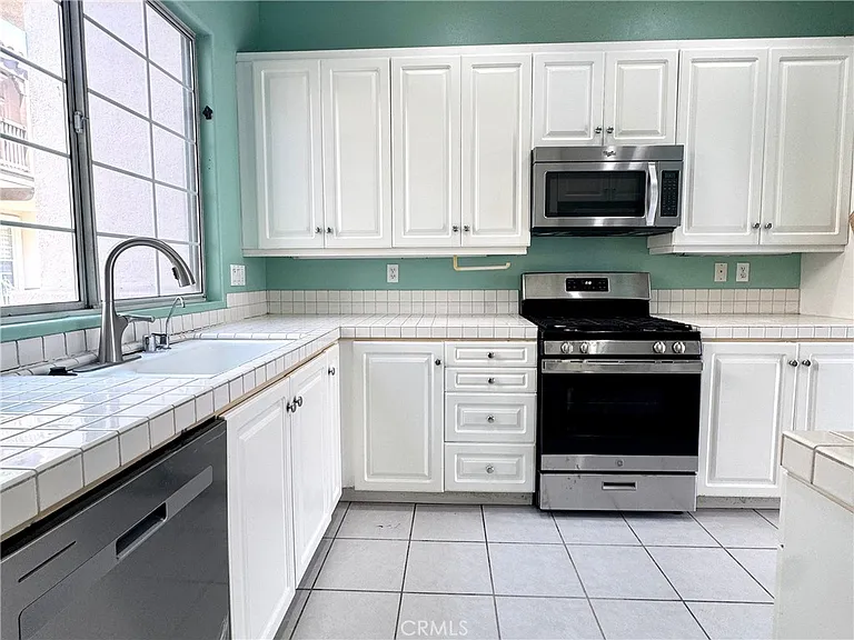 2938 Ballesteros Ln — Photo 6