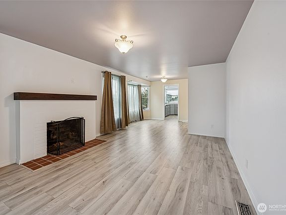 4th image of 4559 12th Avenue S