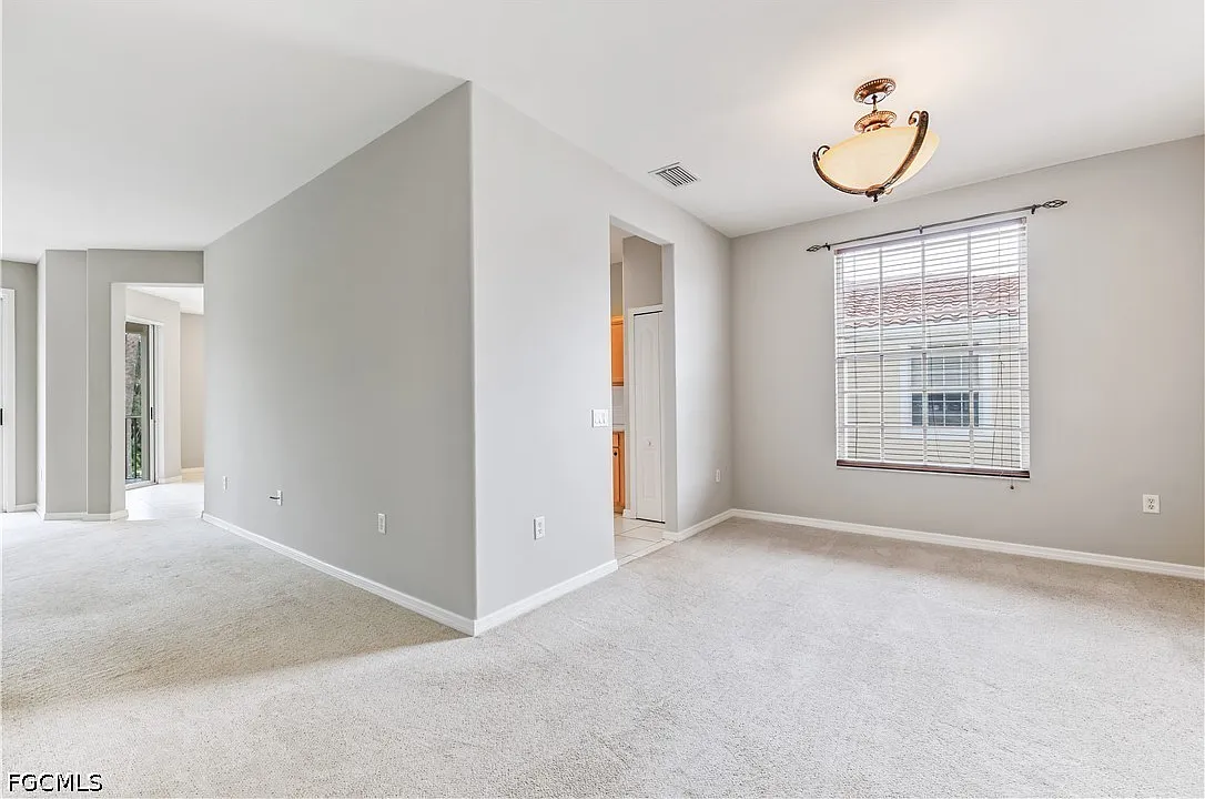 3 bed, 2.0 bath, 1934 sqft, $2,600 — Photo 2