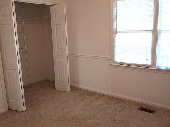 5th image of 3802 B7 Sterling Pointe Dr