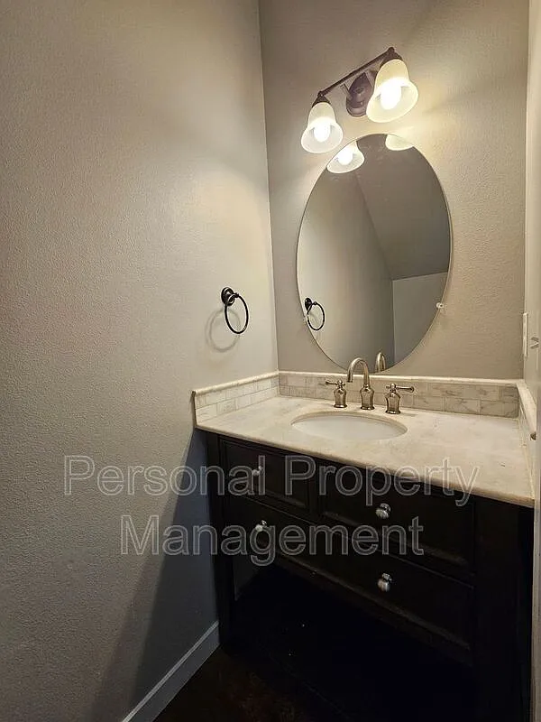 4 bed, 2.5 bath, 1948 sqft, $2,795 — Photo 3