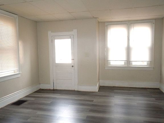 3rd image of 227 S Chestnut St #Che227