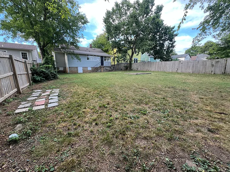 330 Marshall St — Photo 21