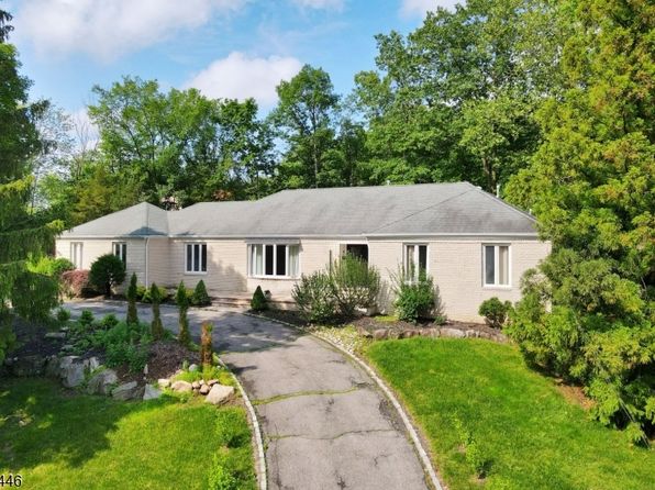 144 Lawrence Dr