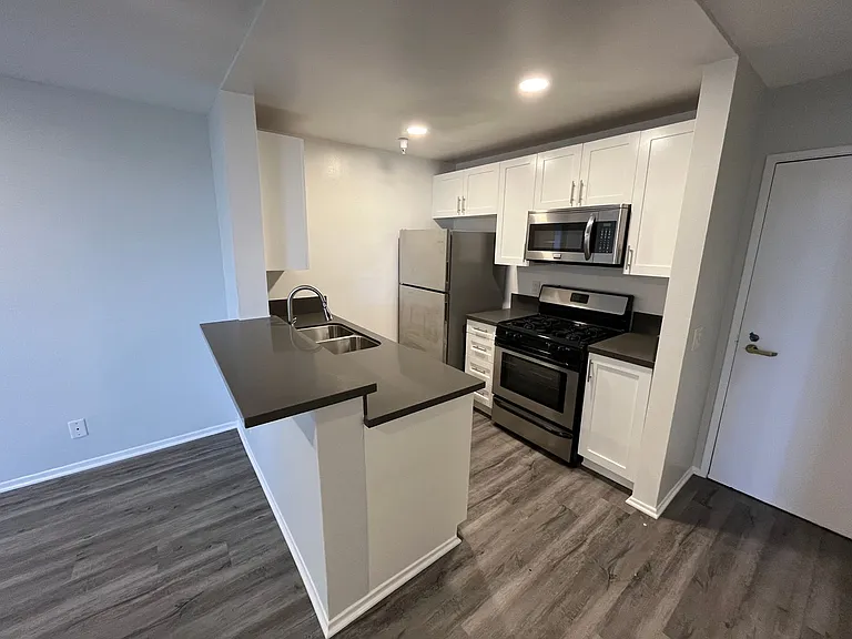 1223 Federal Ave — Photo 71