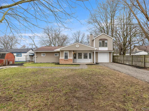 36850 Perry St, Romulus, MI 48174