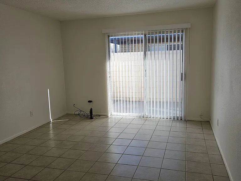 521 Palomas Dr SE #A — Photo 7