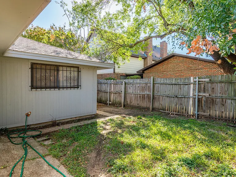 4605 & 4607 Menzer Rd — Photo 35