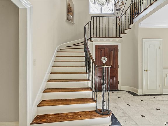 2nd image of 1222 Indian Hills Cir