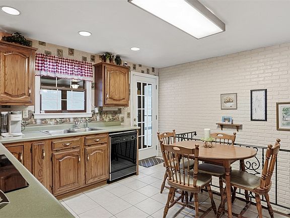4th image of 525 Greenbriar Ave
