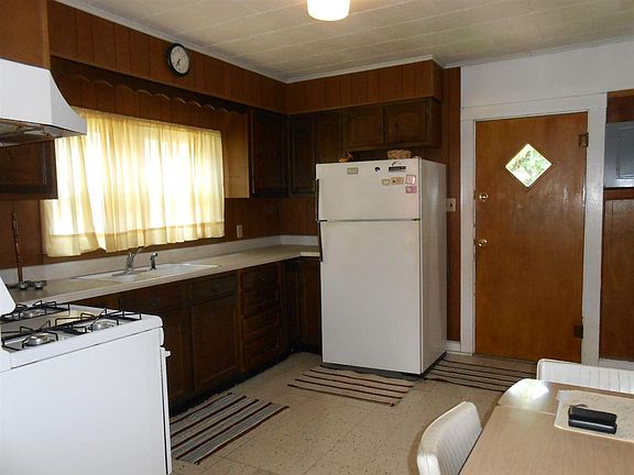 4th image of 809 S 8th St