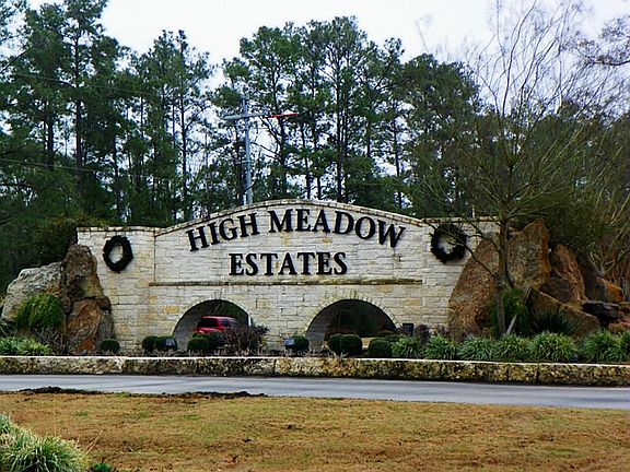 High Meadow Estates is a beautiful newer country estate development.