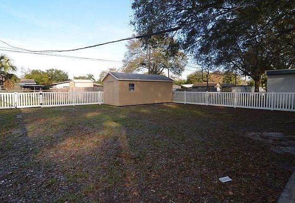 4th image of 643 Cedarwood St N