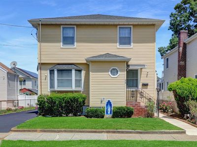 910 N N 5th Street Street, New Hyde Park, NY, 11040
