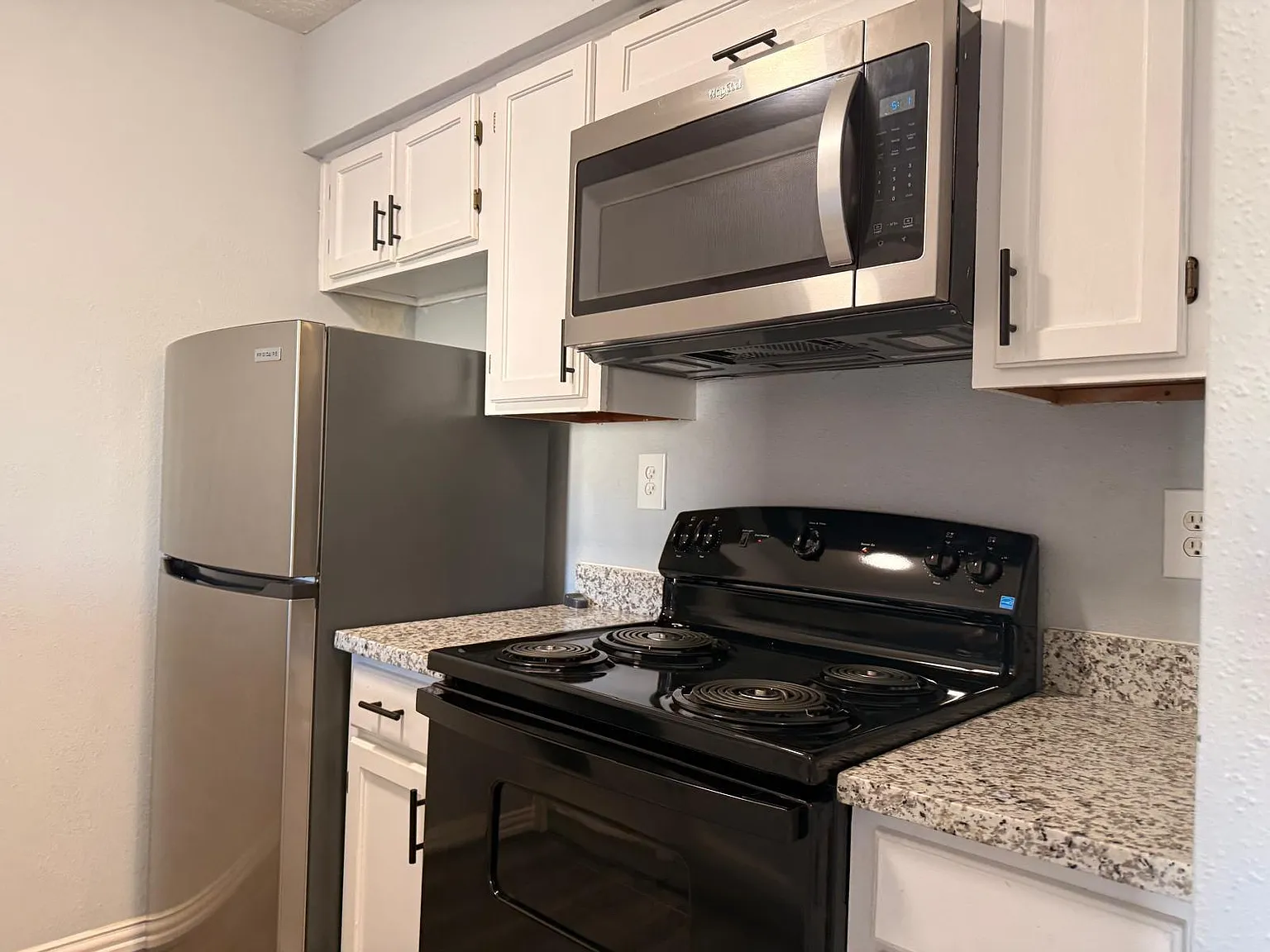 1 bed, 1.0 bath, 636 sqft, $1,050 — Photo 4