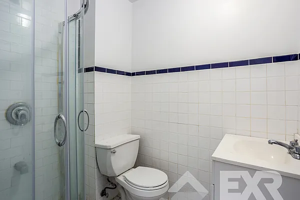 Rented by EXR | media 9