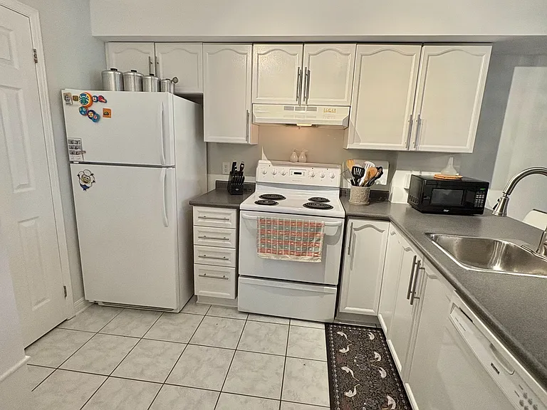 429 Somerset St W #402 — Photo 16