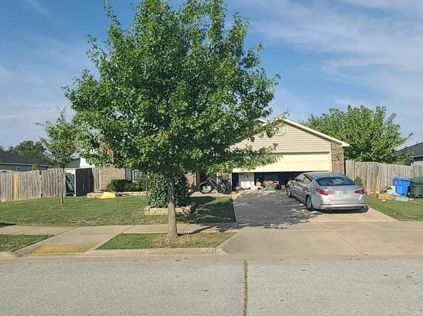 1403 S Spritz Dr, Fayetteville, AR 72701