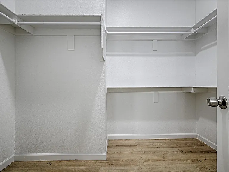 230 Heritage Ct — Photo 8