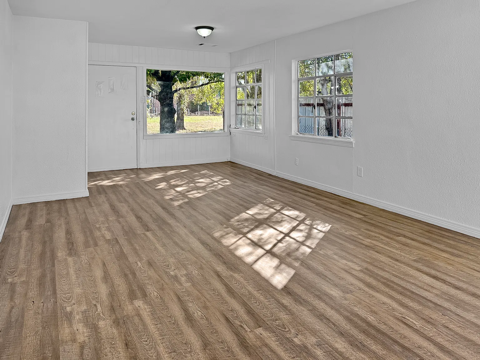 4 bed, 2291 sqft, $2,500 — Photo 4
