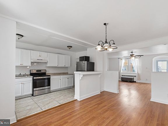 3rd image of 559 E Comly St