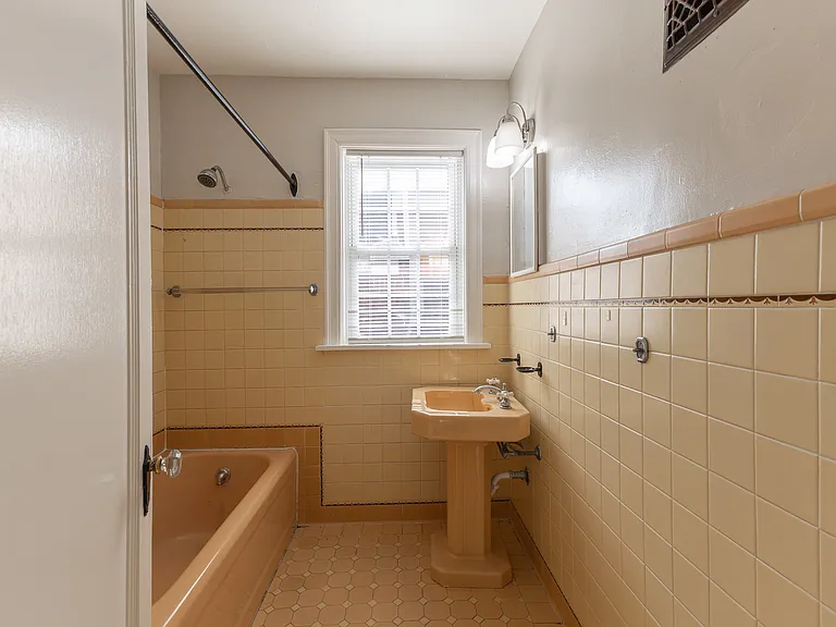 2547 SW 23rd St #UPPER — Photo 22