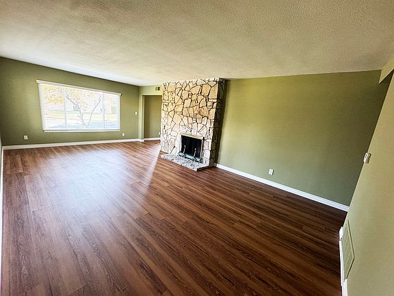 3rd image of 220 Hickory Ave