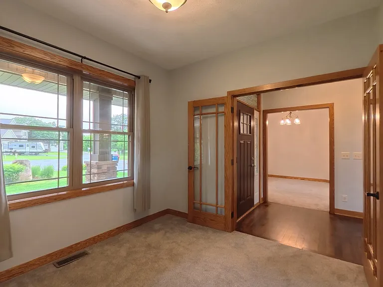 11956 Castle Rock Ct N — Photo 3