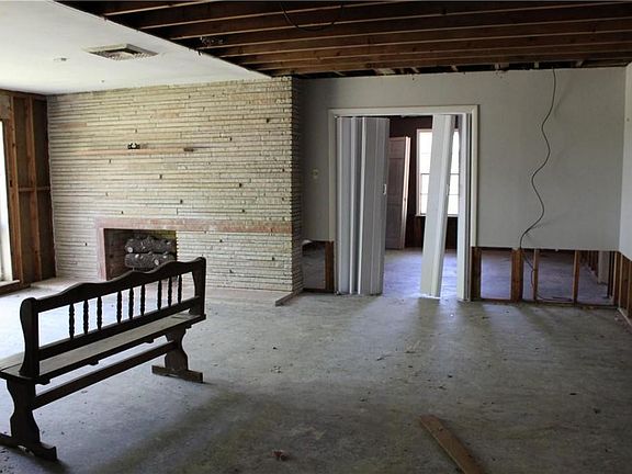 2nd image of 2035 23rd St