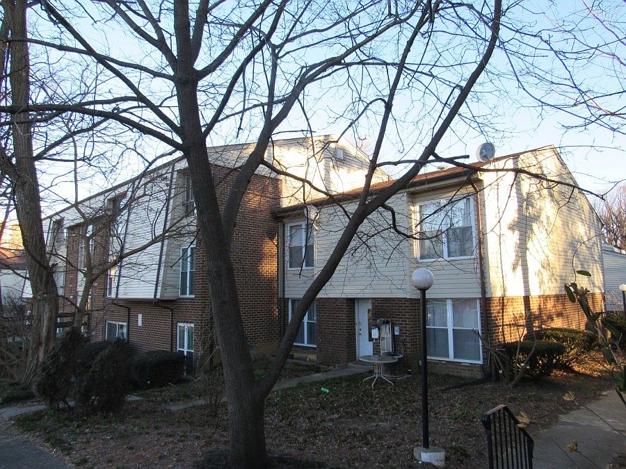 2nd image of 2201 Strahle St APT C1