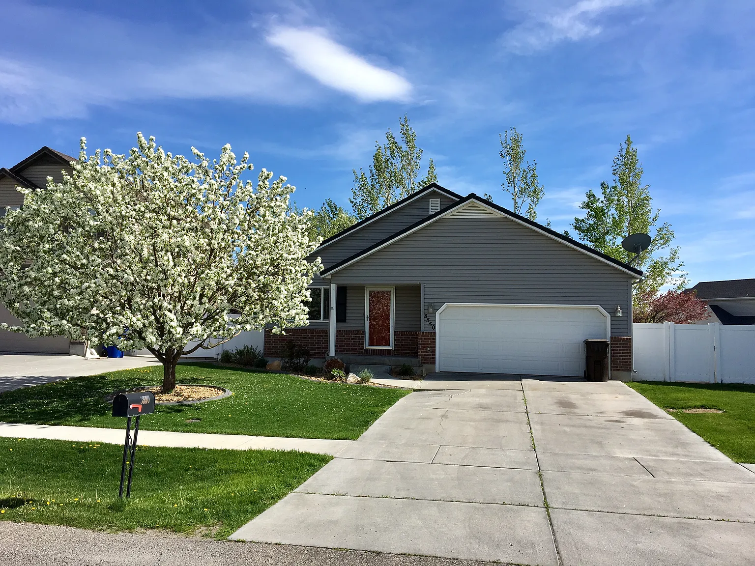 5 bed, 2200 sqft, $2,275 — Photo 1
